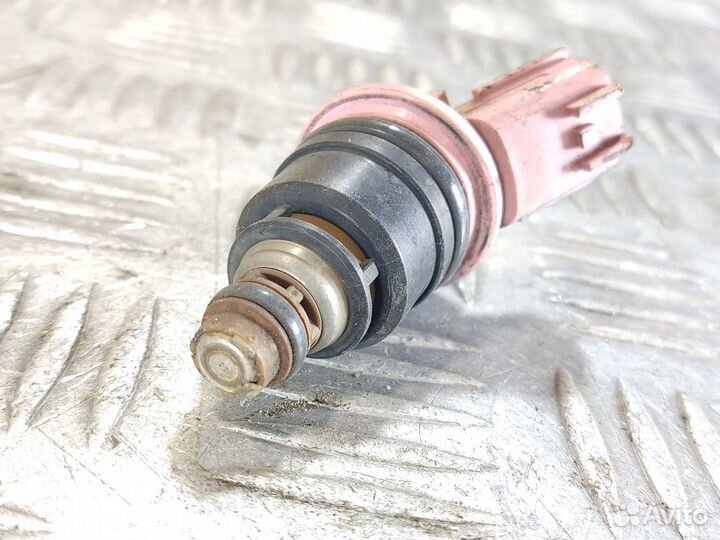 Форсунка двигателя Nissan Maxima a32