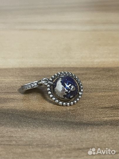 Pandora шарм глобус