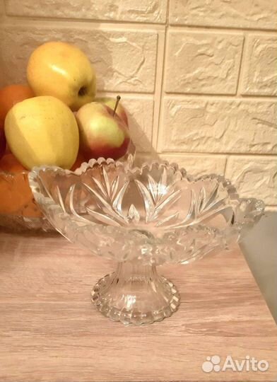 Ваза-конфетница на ножке