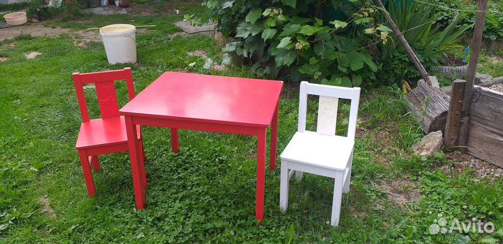 Детский стол со стульями