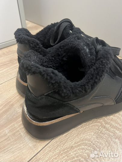 Кроссовки женские