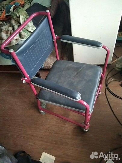 Стул-кресло для инвалида, костыли