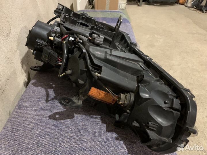 Фара правая на mitsubishi outlander XL корпус