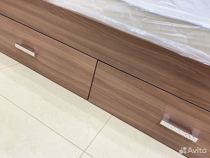 Кровать с ящиками