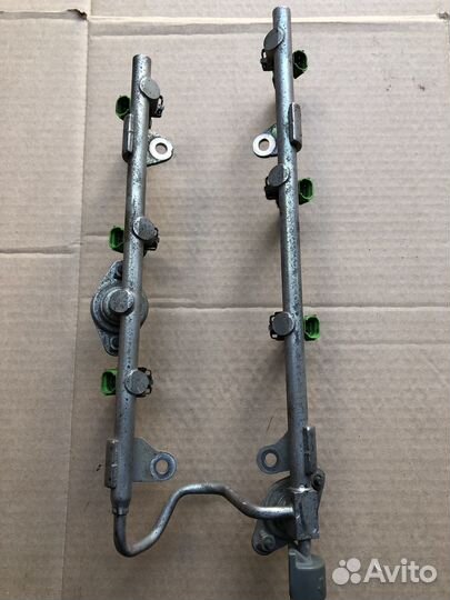 Рейка топливная с форсунками Nissan Murano