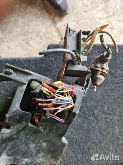 Блок предохранителей под капот Peugeot 406 1998