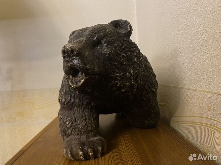 Скульптура медведя из камня