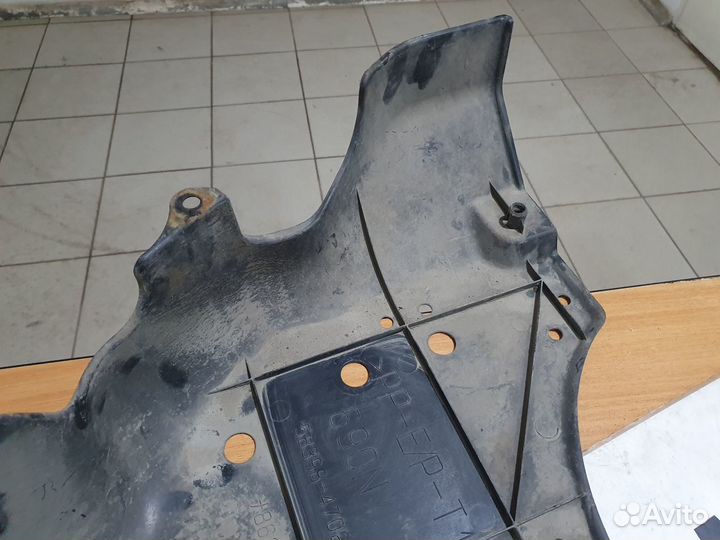 Защита ниши запаски левая тойота приус 20 2007 год