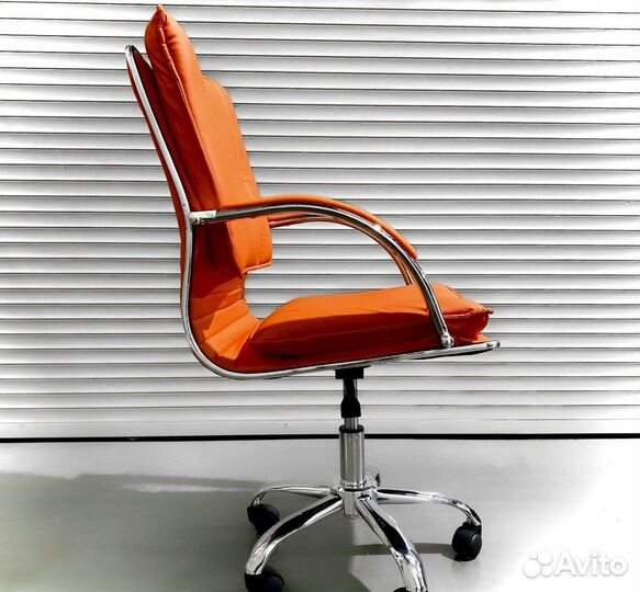 Офисное кресло компьютерное бюджетное