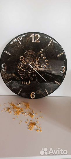 Часы настенные ручной работы из эпоксидной смолы