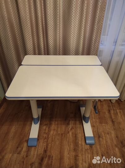 Продаю школьную парту