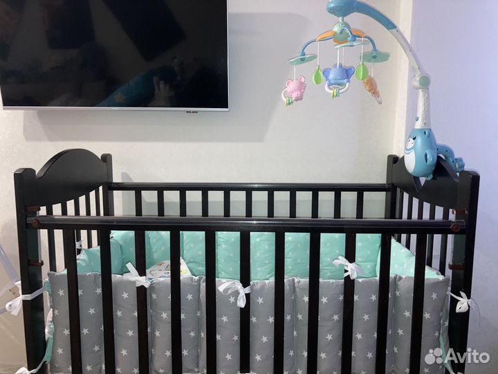 Детская кровать с маятником