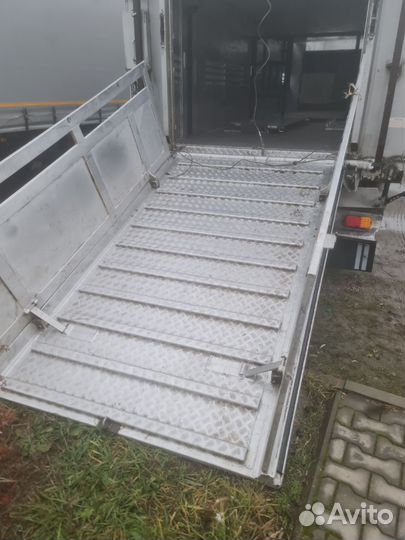 Полуприцеп для перевозки скота Балтспецмаш Скотовоз, 2011