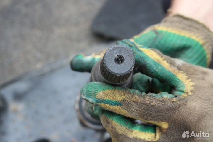 Полуось привода правый Ford Focus 2 2.0L