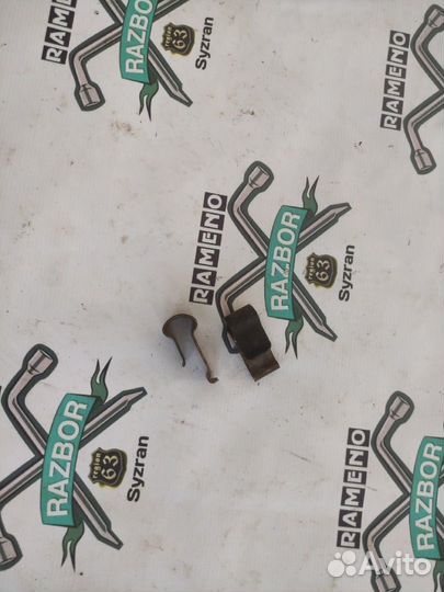 Скоба крепления радиатора Mercedes-Benz 190 W201