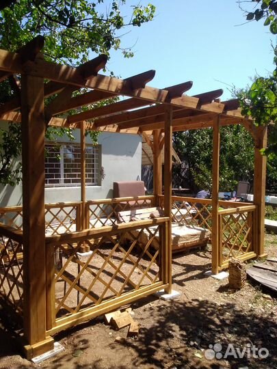 Из дерева навес