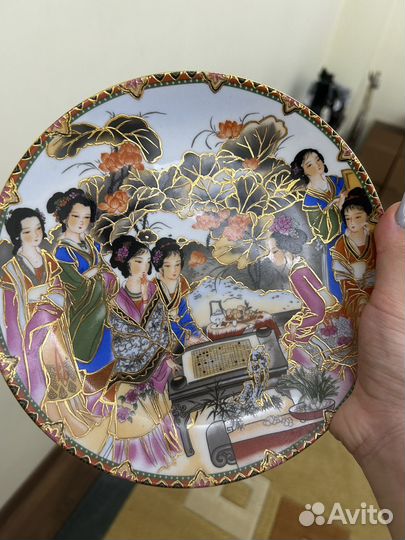 Декоративная тарелка девушки