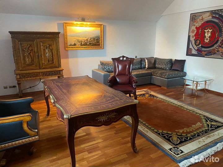 Стол в кабинет