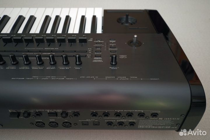 Korg Kronos 61, 120 Gb, High End звук, бесшумный