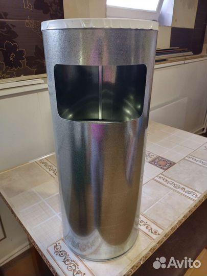 Урна с пепельницей