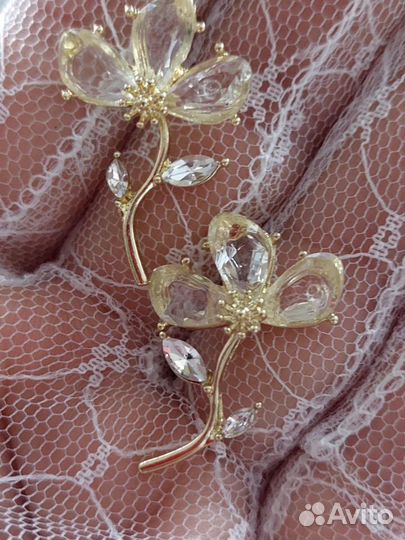 Серьги цветы с цирконами
