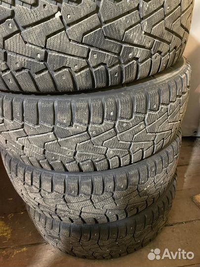 Pirelli Ice Zero 215/65 R16