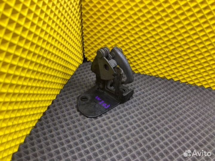 Замок капота Mercedes-Benz C-Class W203 M111.955