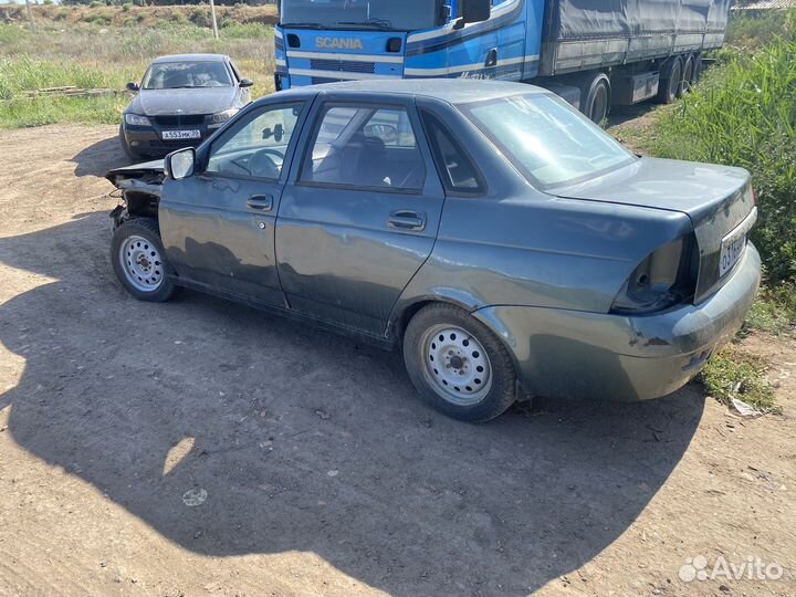 В полном разборе лада приора 2010год