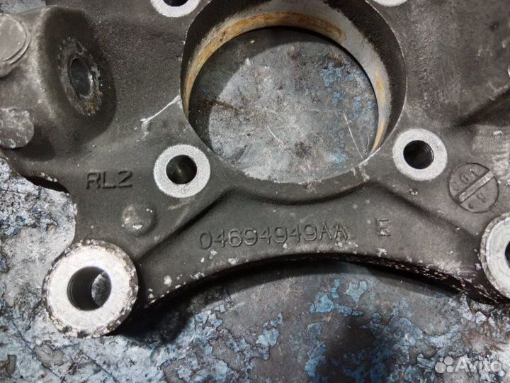 Кулак поворотный передний левый Chrysler Voyager 4