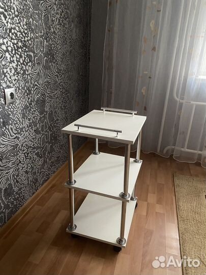 Этажерка на колесиках