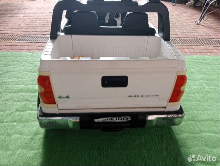 Детский электромобиль двухместный бу