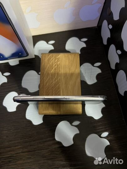 iPhone X, 64 ГБ