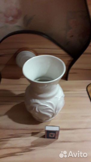 Фарфоровая ваза