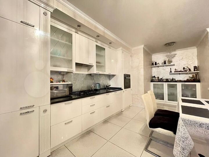 3-к. квартира, 103 м², 3/6 эт.