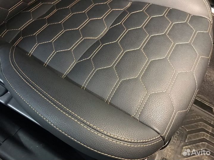 Чехлы на Mitsubishi Outlander 3 рестаилинг