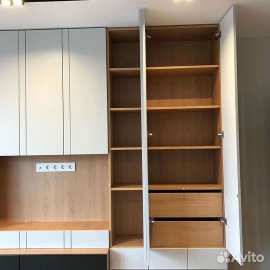 Рабочая зона со шкафом