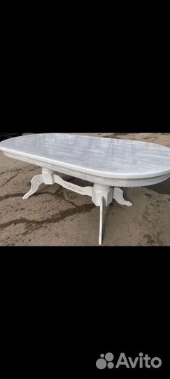 Столы и стулья