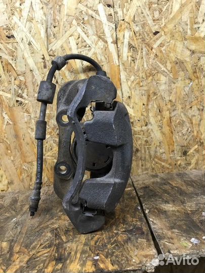 Суппорт тормозной передний левый Peugeot 308