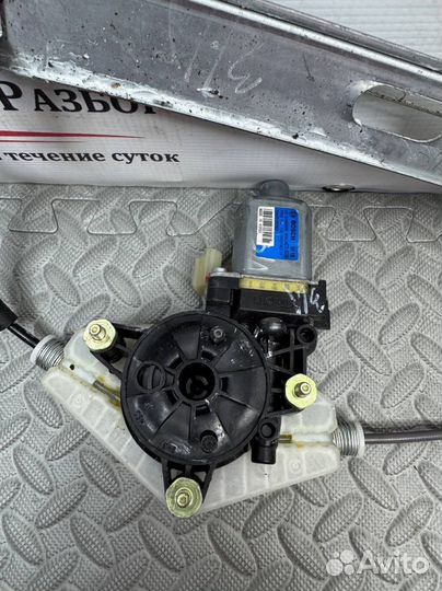 Стеклоподъемник задний левый KIA Rio 4