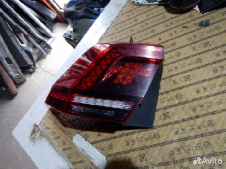 Фонарь левый внешний Volkswagen Tiguan 2