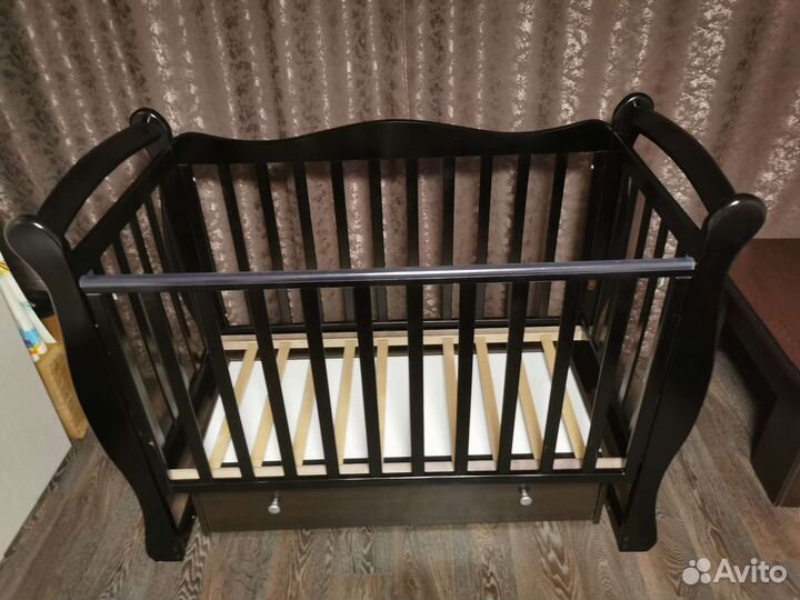 Детская кроватка с маятником+матрас