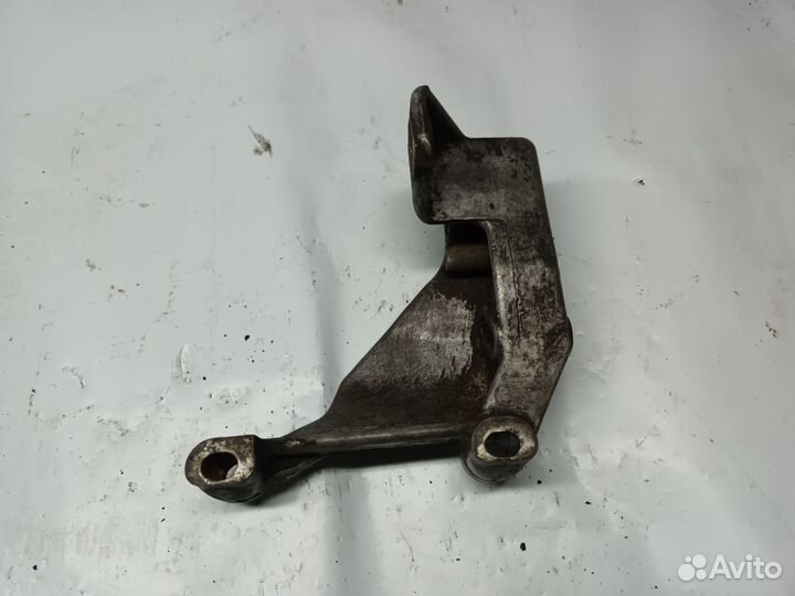 Кронштейн насоса гидроусилителя audi 80 026145531d