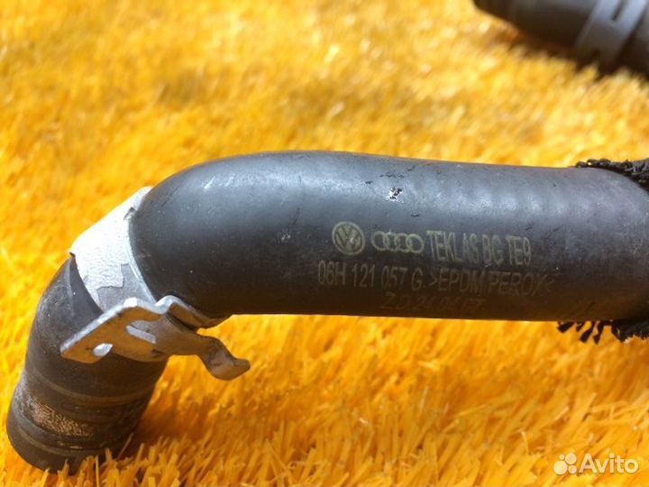 Патрубок системы охлаждения Audi Q5 8R cdnc 2009