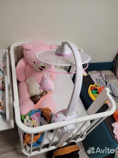 Детская кроватка с маятником