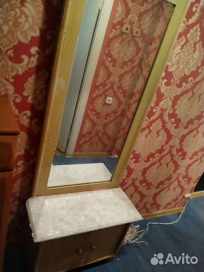 Продам холодильник, шкаф антикварный