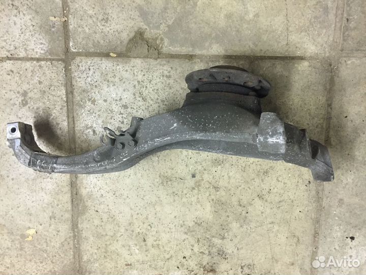 Кулак поворотный передний левый BMW : 7 F01 F02