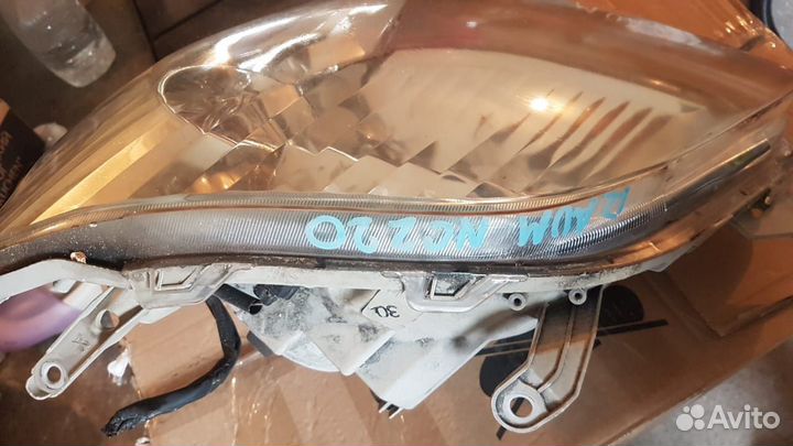 Фара передняя Toyota Raum NCZ20