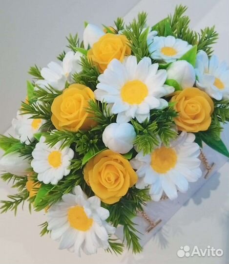 Букет ромашек с розами