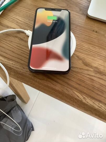 Зарядное устройство на iPhone