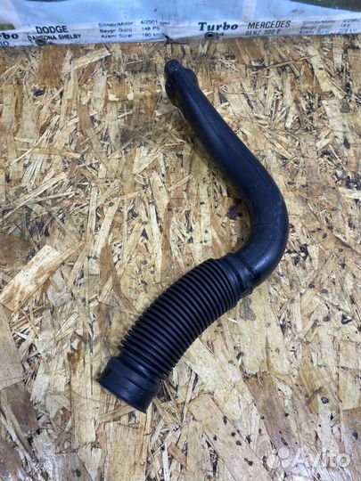 Патрубок воздушного фильтра Рено Сандеро 1